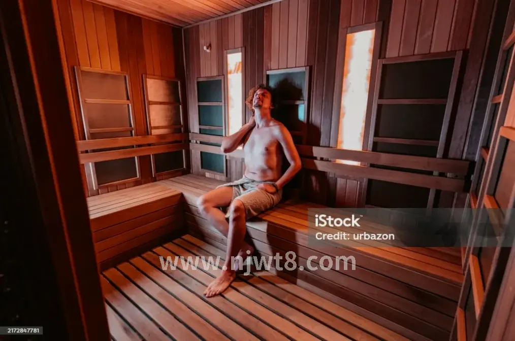 桑拿房内的热气