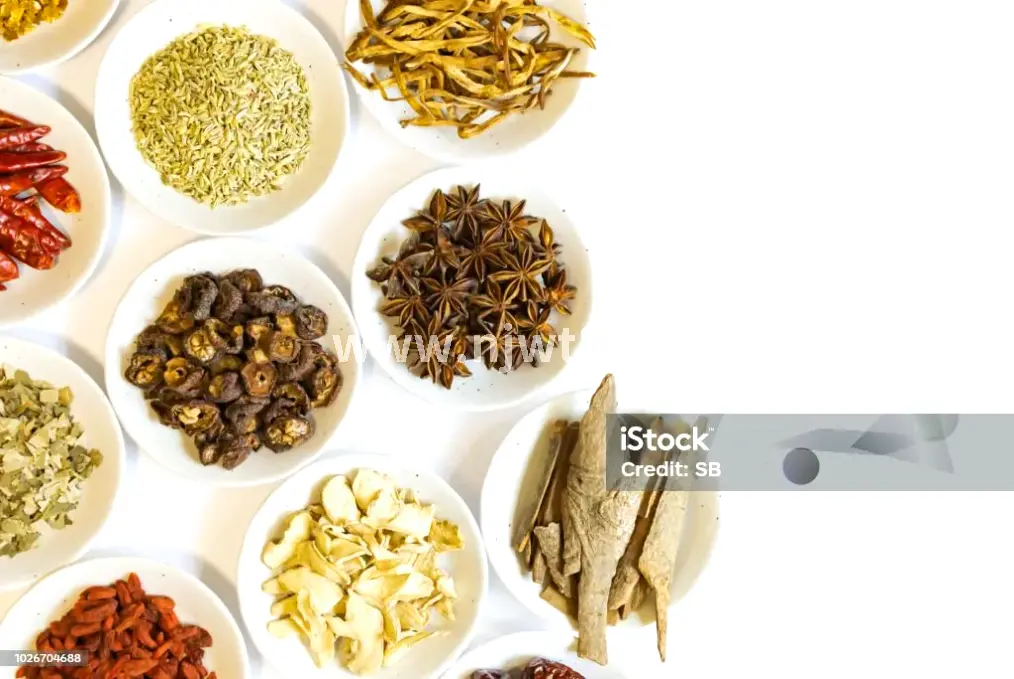 按摩师示范揉捏动作